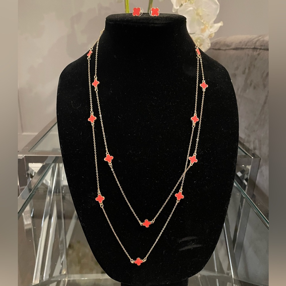 Mini clover shaped necklace and earrings set